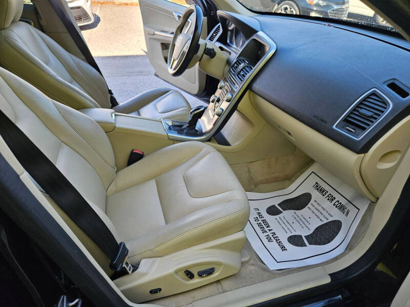 2016 Volvo XC60 T5 Drive-E Premier