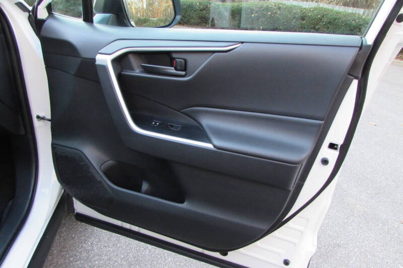 2020 Toyota RAV4 Hybrid LE