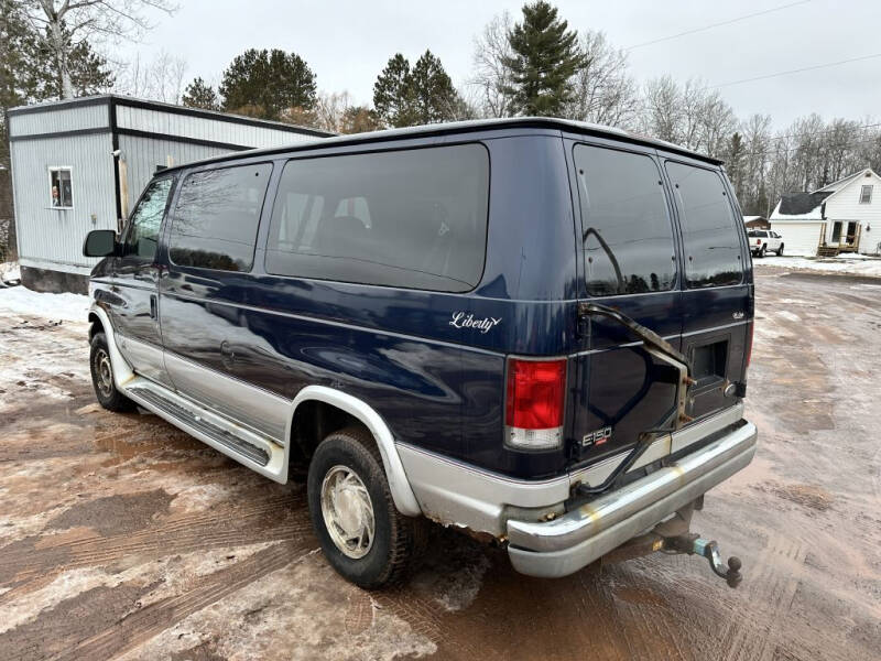 2001 Ford Econoline Wagon null photo 3