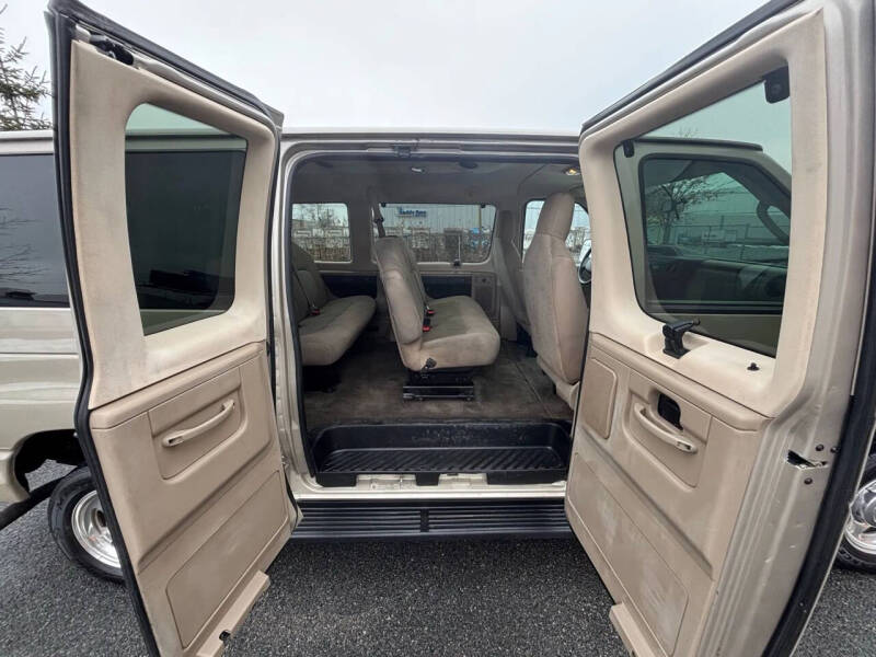 2013 Ford E-Series E-350 SD XLT