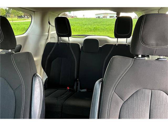 2023 Chrysler Voyager LX