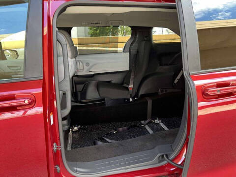 2025 Toyota Sienna LE 8-Passenger