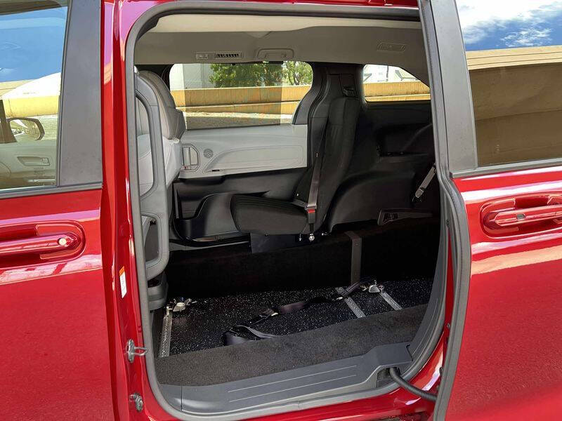 2025 Toyota Sienna LE 8-Passenger