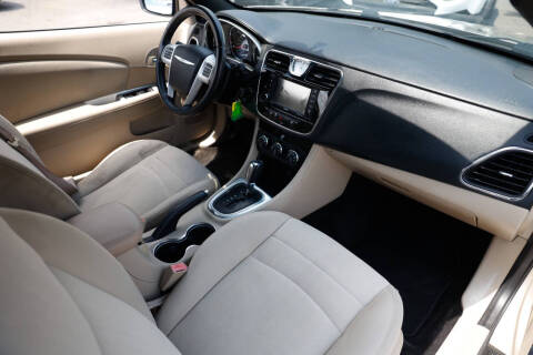 2013 Chrysler 200 Touring