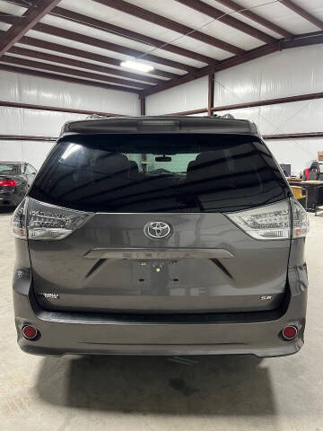 2012 Toyota Sienna SE 8-Passenger