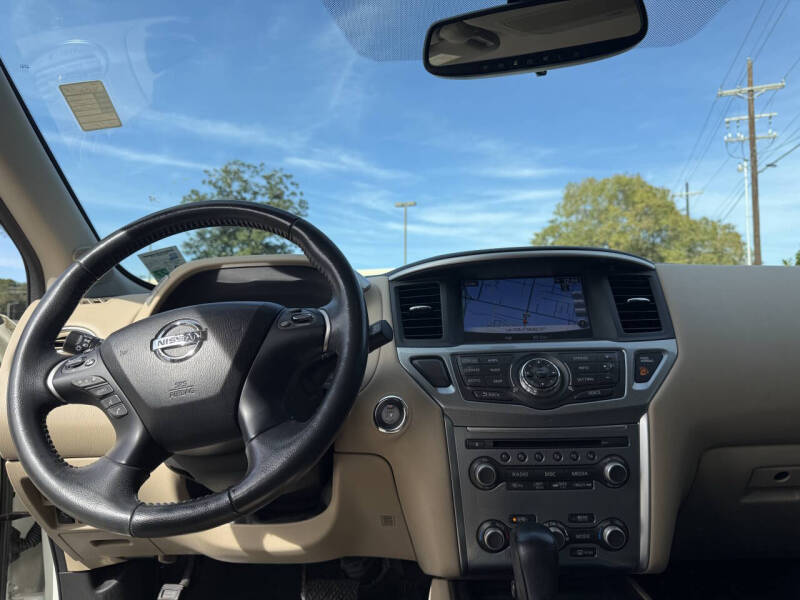 2017 Nissan Pathfinder SL