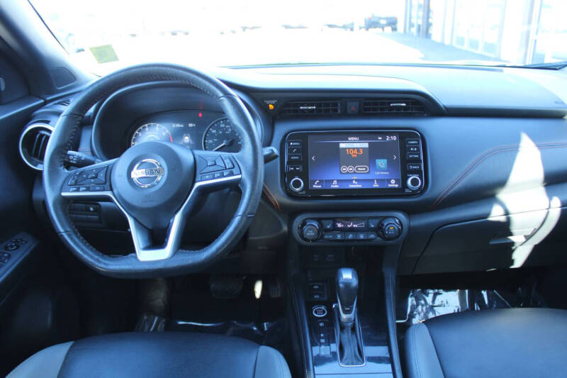 2021 Nissan Kicks SR