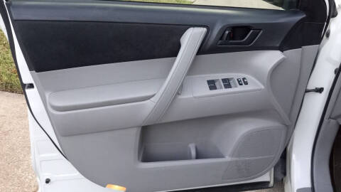 2011 Toyota Highlander SE