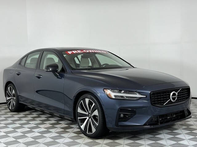2022 Volvo S60 B5 Momentum