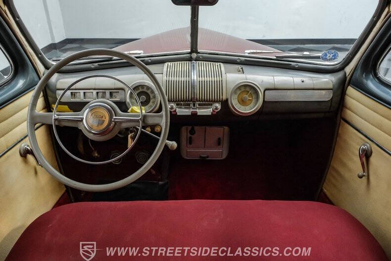 1948 Ford Deluxe