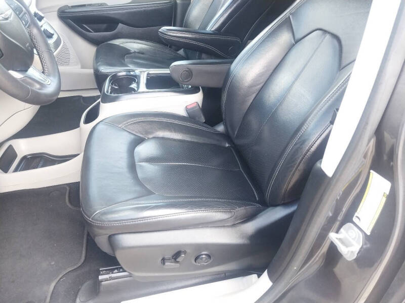 2022 Chrysler Pacifica Touring L