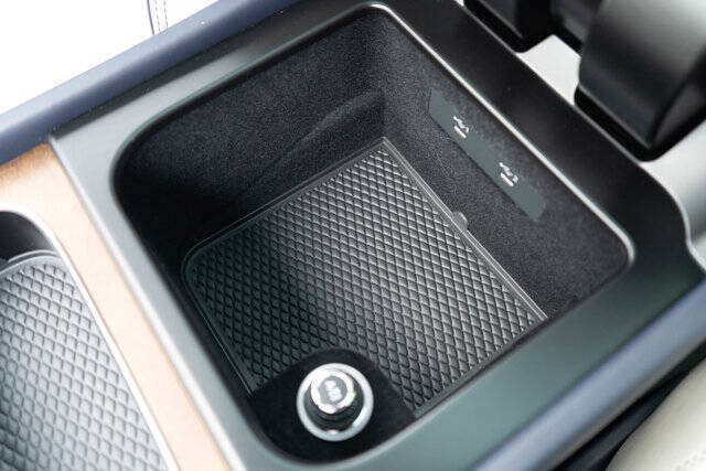 2023 Bentley Bentayga 27