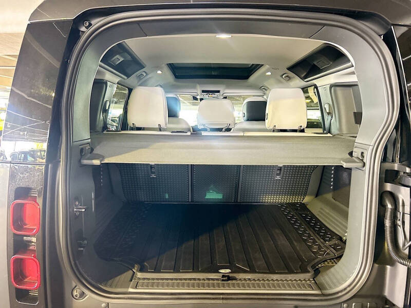 2025 Land Rover Defender 110 P300 S