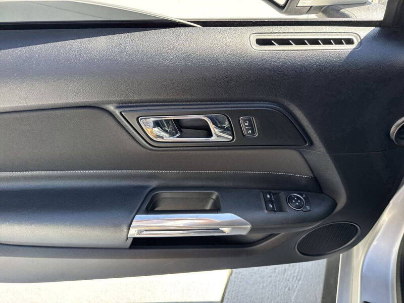 2016 Ford Mustang V6