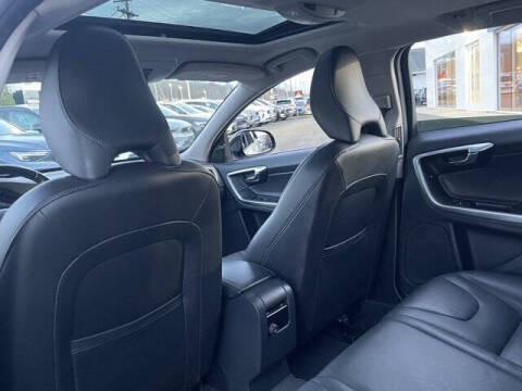 2018 Volvo V60 Cross Country T5 Premier