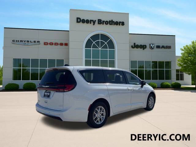 2026 Chrysler Pacifica Select