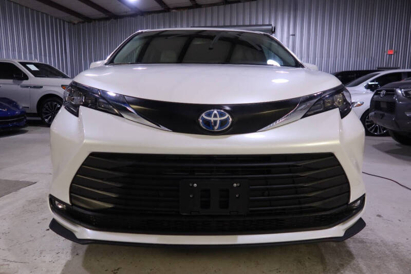 2025 Toyota Sienna XLE 8-Passenger