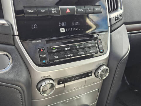 2017 Toyota Land Cruiser