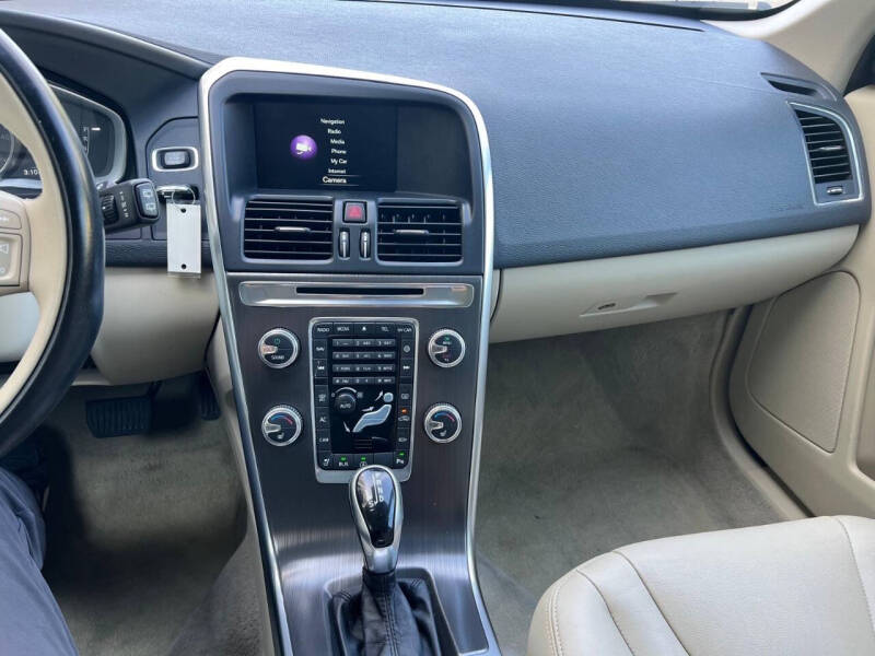 2015 Volvo XC60 T5 Drive-E Premier