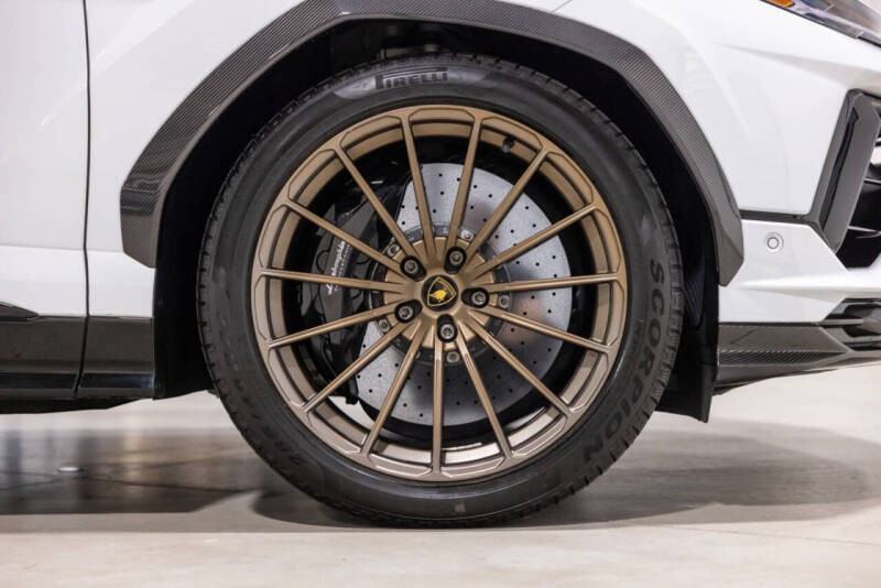 2023 Lamborghini Urus Performante