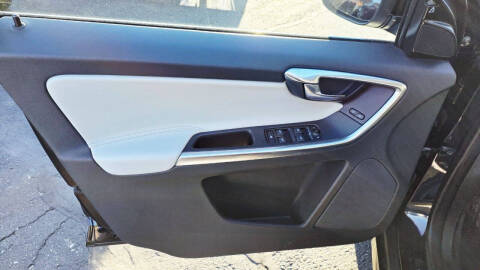 2017 Volvo XC60 T5 Dynamic