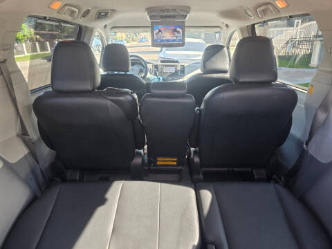 2013 Toyota Sienna SE 8-Passenger