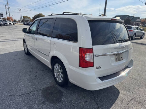 2011 Chrysler Town and Country Touring-L