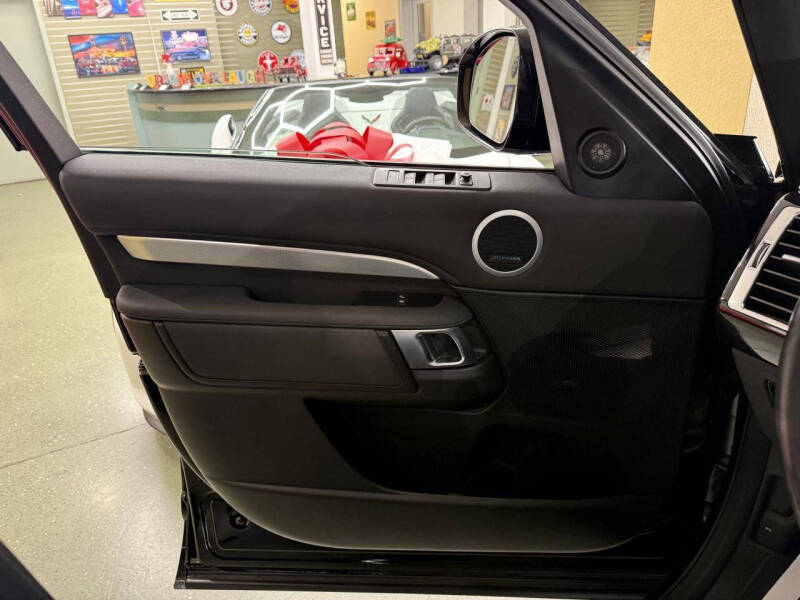 2020 Land Rover Discovery Landmark Edition