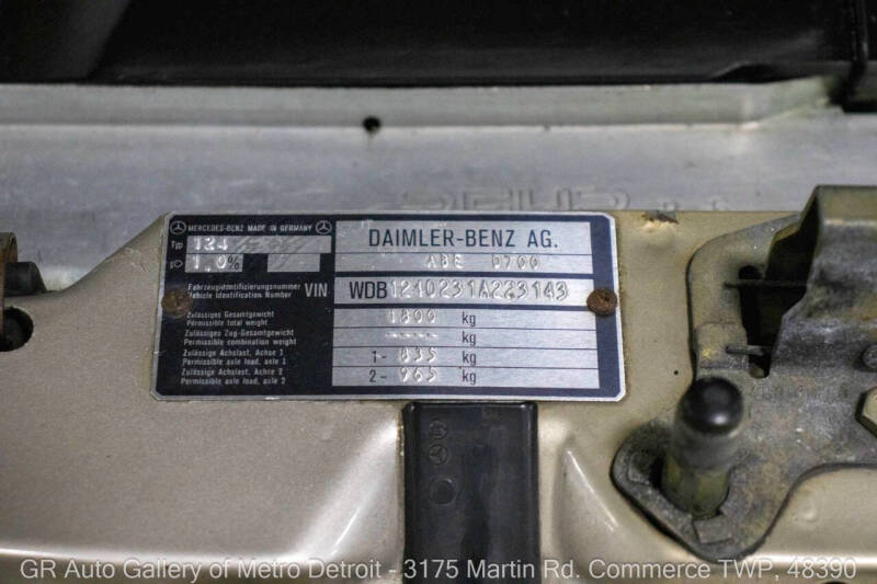 1986 Mercedes-Benz 230E