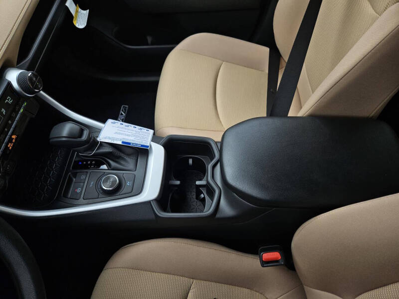 2025 Toyota RAV4 Hybrid LE