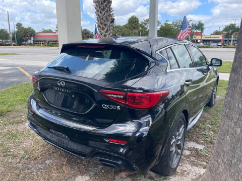2017 Infiniti QX30 Sport