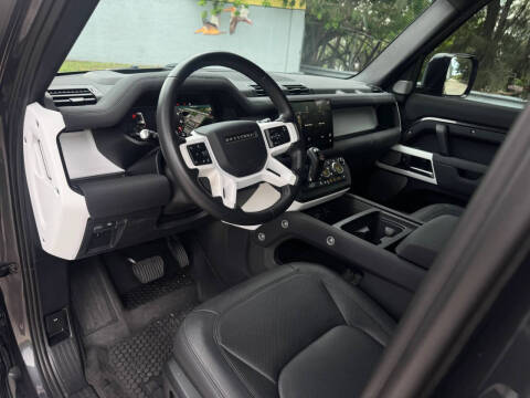 2023 Land Rover Defender 130 SE