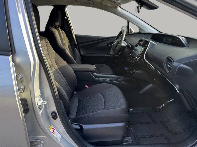 2021 Toyota Prius LE