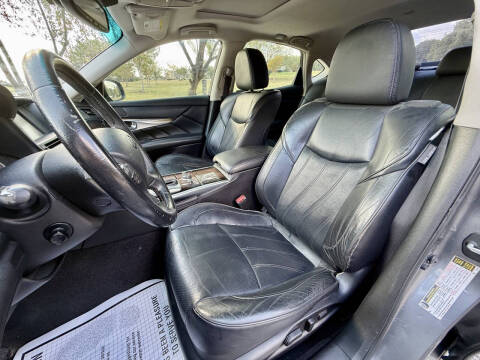 2015 Infiniti Q70 3.7