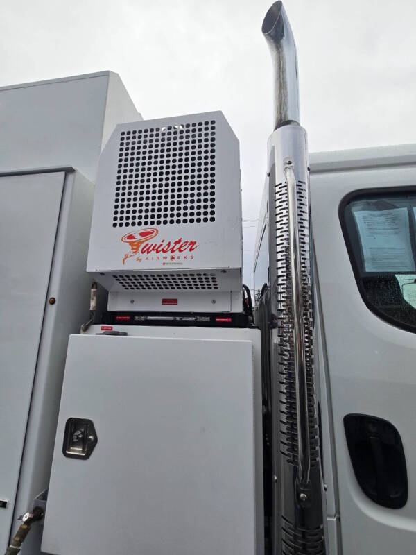 2014 Freightliner M2 106