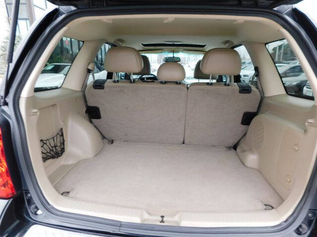 2005 Mazda Tribute s