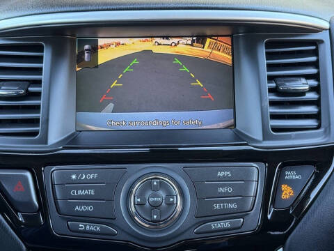 2017 Nissan Pathfinder SV