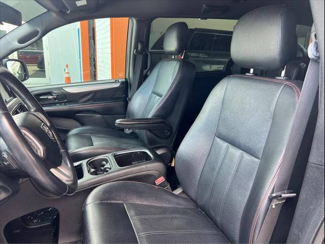 2016 DODGE Grand Caravan Minivan - $9,897