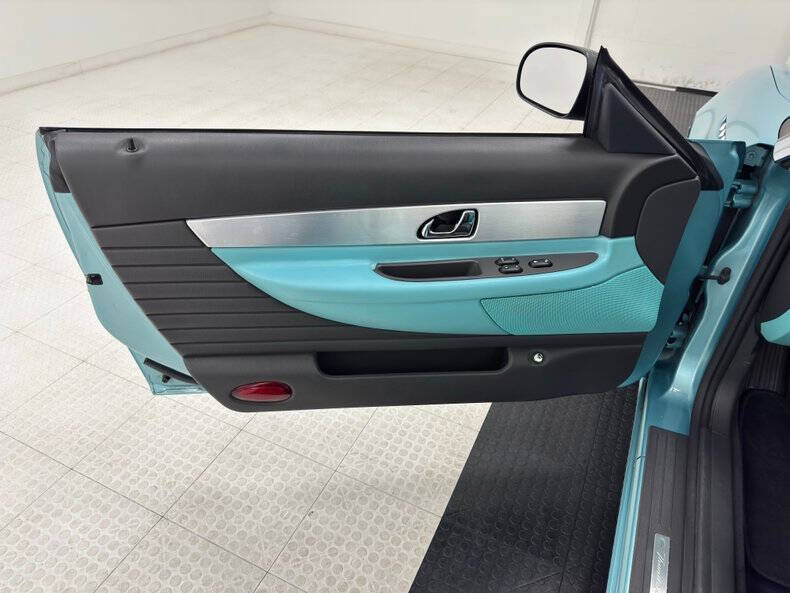 2002 Ford Thunderbird Deluxe