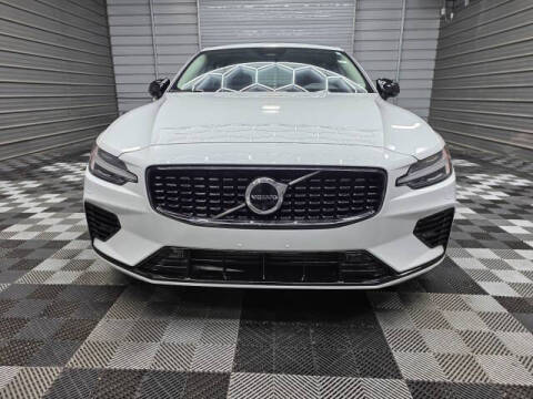 2025 Volvo S60 T8 Plus