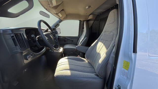 2025 Chevrolet Express 2500