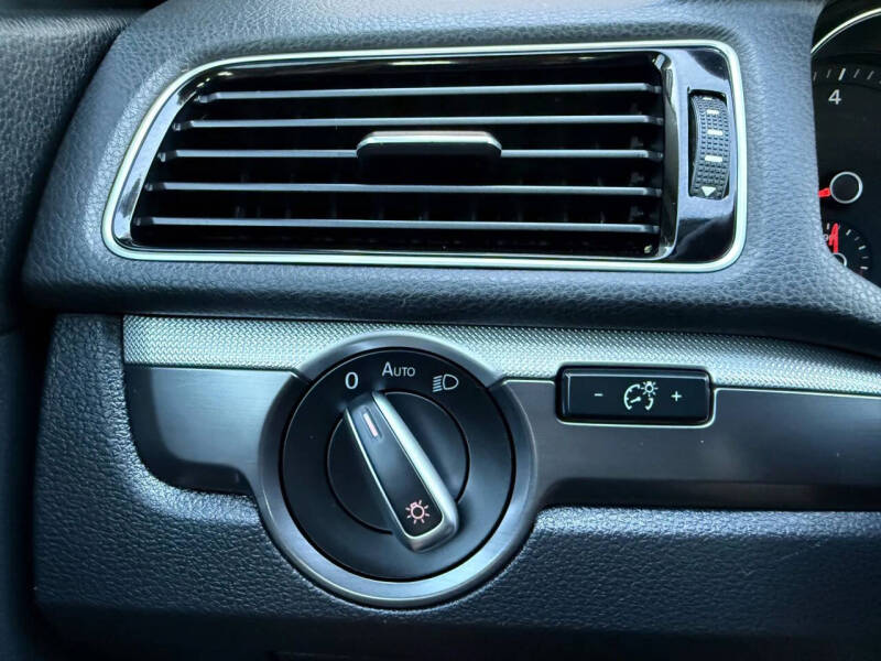 2017 Volkswagen Passat 1.8T R-Line