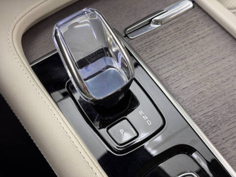 2023 Volvo XC90 Recharge T8 Ultimate Dark Theme