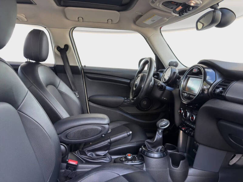 2017 MINI Hardtop 4 Door Cooper