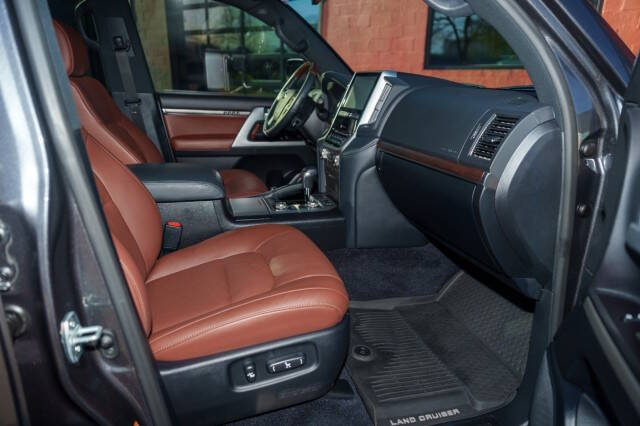 2018 Toyota Land Cruiser