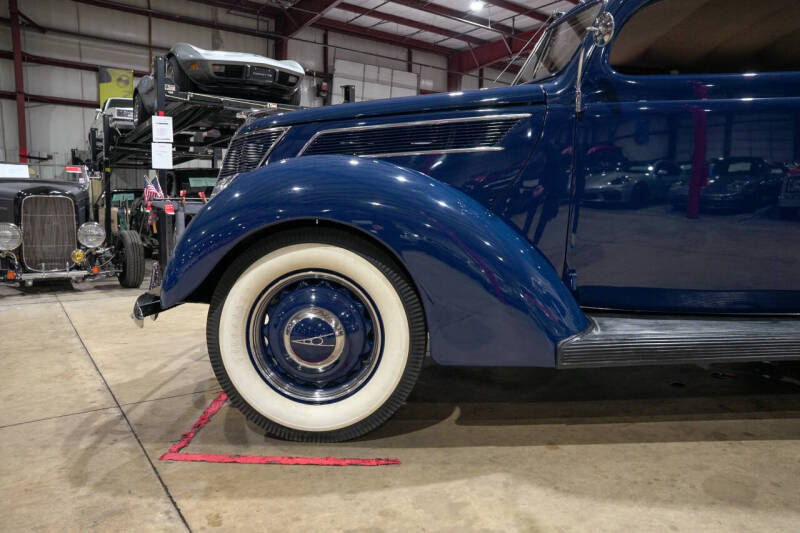 1937 Ford Deluxe