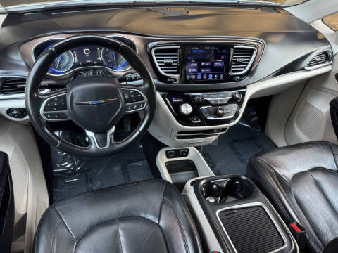 2017 Chrysler Pacifica Touring-L Plus