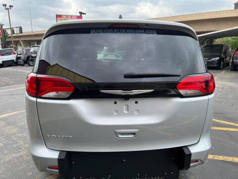 2024 Chrysler Voyager LX