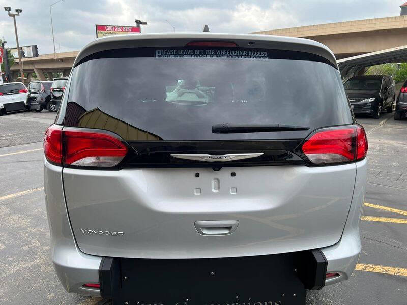 2024 Chrysler Voyager LX