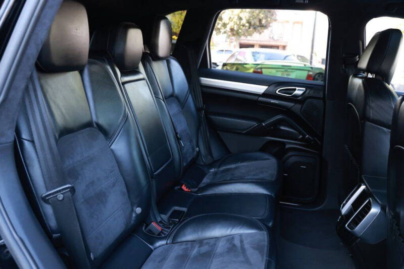 2013 Porsche Cayenne GTS